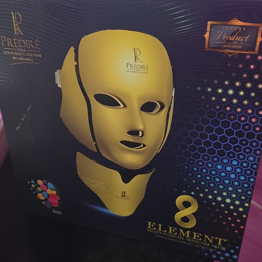 Prediré Paris 8 Element Gold LED Photon Therapy Wired Face & Neck Mask